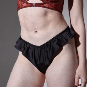 Ménage à Trois Brief